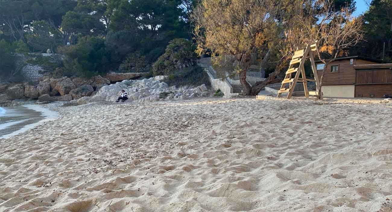 Feiner Sandstrand in der Cala Gat Bucht
